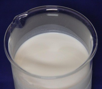 Lớp phủ nhũ tương trắng Dầu nhờn công nghiệp LSC-500 Canxi Stearate hiệu quả cao
