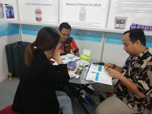 Chất định cỡ bề mặt Cationic SAE hóa chất chất hoạt động bề mặt công nghiệp giấy Cung cấp cho giấy các đặc tính kỵ nước tốt